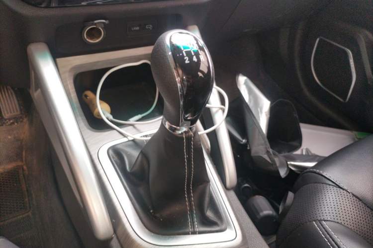 Used Geely Auto Vision X3 2017 1.5L Manual Luxury Model Gear Lever