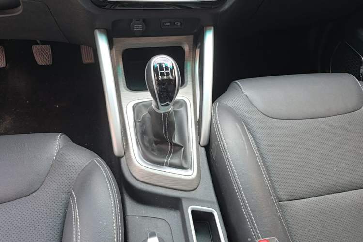 Used Geely Auto Vision X3 2017 1.5L Manual Luxury Model Gear Lever