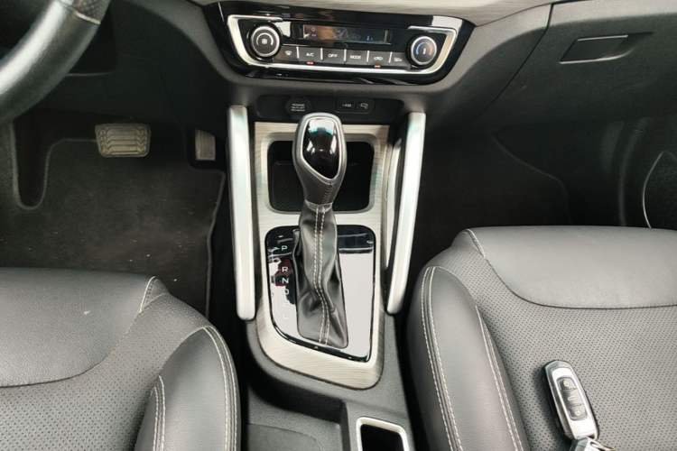 Used Geely Auto Vision X3 2017 1.5L Automatic Elite Model Gear Lever
