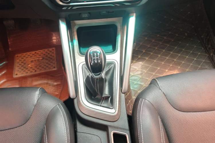 Used Geely Auto Vision X3 2017 1.5L Manual Elite Model Gear Lever