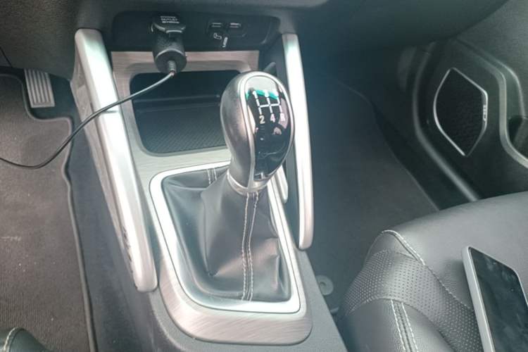Used Geely Auto Vision X3 2017 1.5L Manual Elite Model Gear Lever