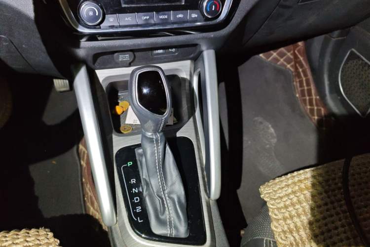 Used Geely Auto Vision X3 2017 1.5L Automatic Elite Model Gear Lever