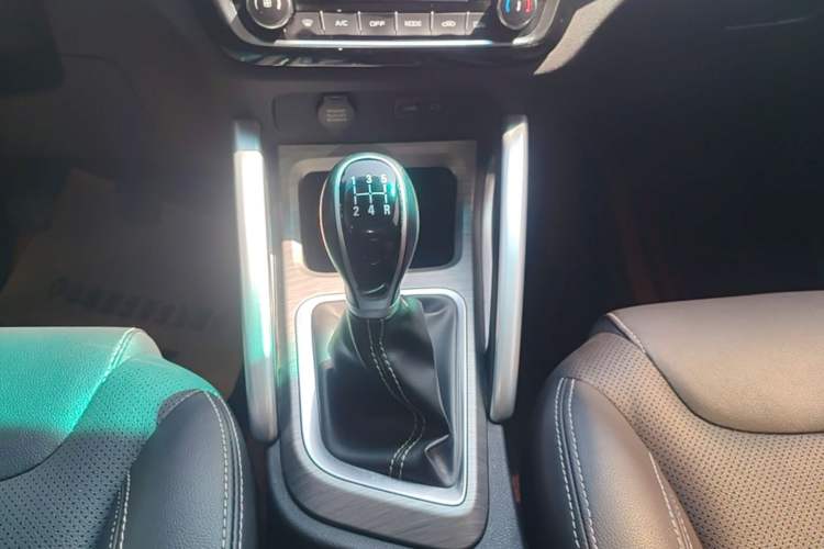 Used Geely Auto Vision X3 2017 1.5L Manual Elite Model Gear Lever