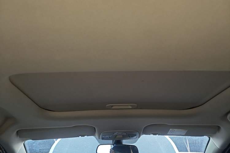 Used Geely Auto Vision X3 2017 1.5L Manual Luxury Model Headliner