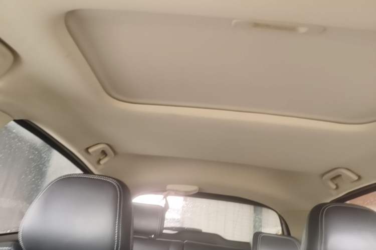 Used Geely Auto Vision X3 2017 1.5L Manual Luxury Model Headliner