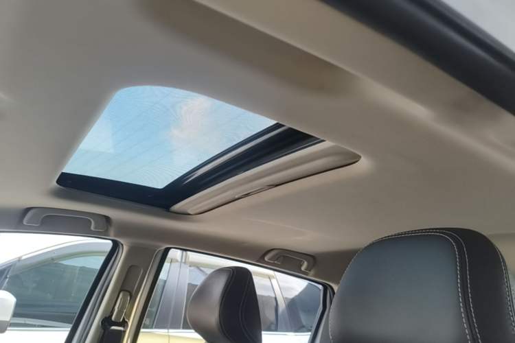 Used Geely Auto Vision X3 2017 1.5L Manual Luxury Model Headliner