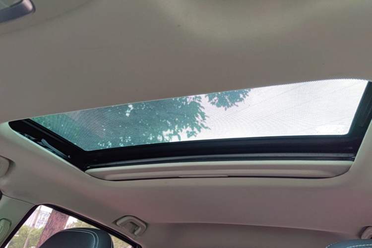 Used Geely Auto Vision X3 2017 1.5L Manual Luxury Model Headliner
