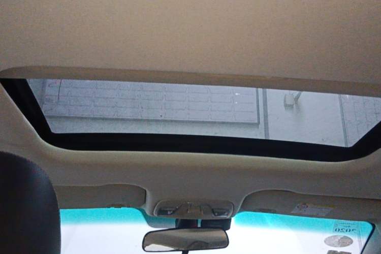 Used Geely Auto Vision X3 2017 1.5L Manual Luxury Model Headliner