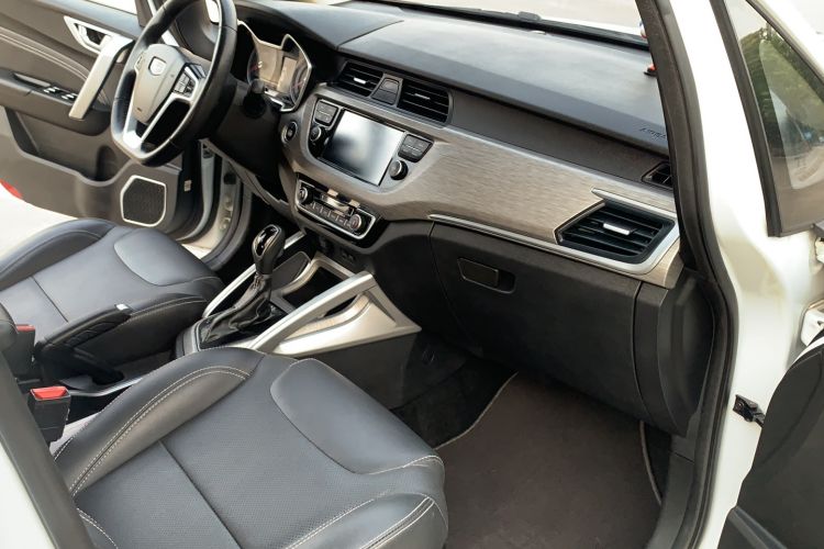 Used Geely Auto Vision X3 2017 1.5L Automatic Elite Model Interior 2