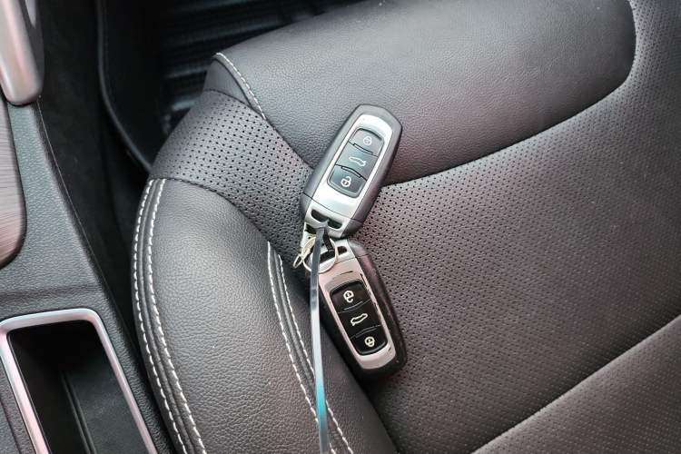 Used Geely Auto Vision X3 2017 1.5L Automatic Elite Model Interior 4
