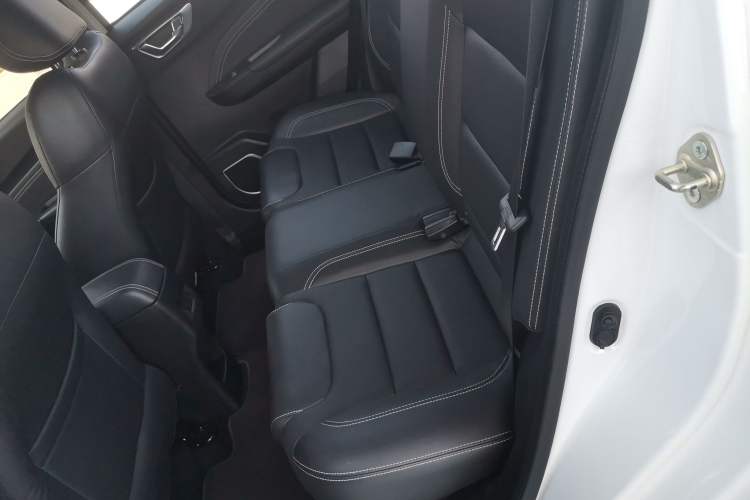 Used Geely Auto Vision X3 2017 1.5L Manual Elite Model Interior 4
