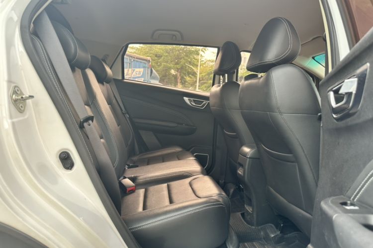 Used Geely Auto Vision X3 2017 1.5L Automatic Elite Model Interior 5