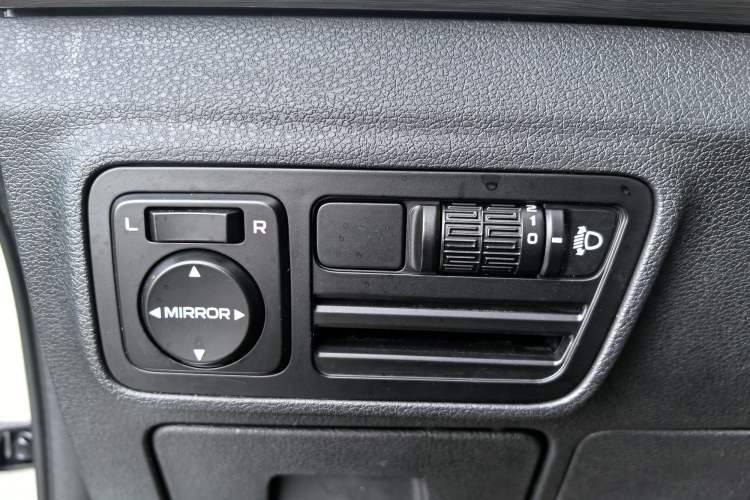 Used Geely Auto Vision X3 2017 1.5L Automatic Elite Model Interior 6