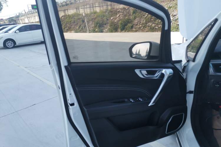 Used Geely Auto Vision X3 2017 1.5L Manual Elite Model Interior 7