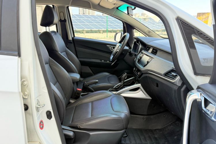 Used Geely Auto Vision X3 2017 1.5L Automatic Elite Model Interior 7