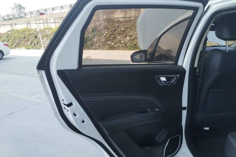Used Geely Auto Vision X3 2017 1.5L Manual Elite Model Interior 8