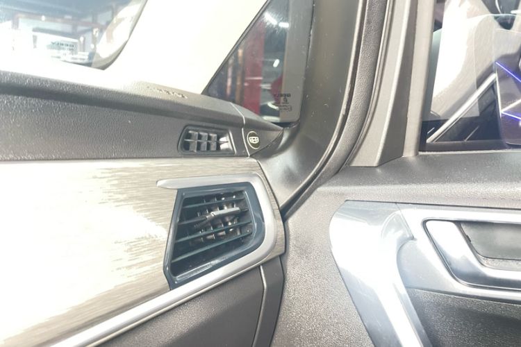Used Geely Auto Vision X3 2017 1.5L Manual Elite Model Interior 9