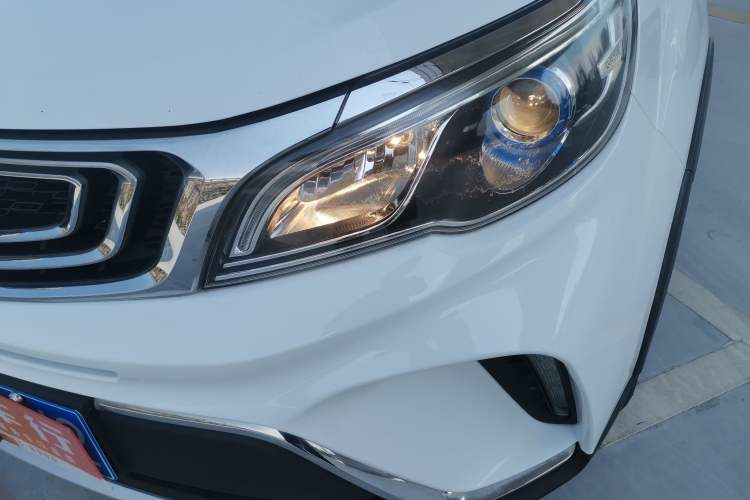 Used Geely Auto Vision X3 2017 1.5L Manual Elite Model Left Front Headlight