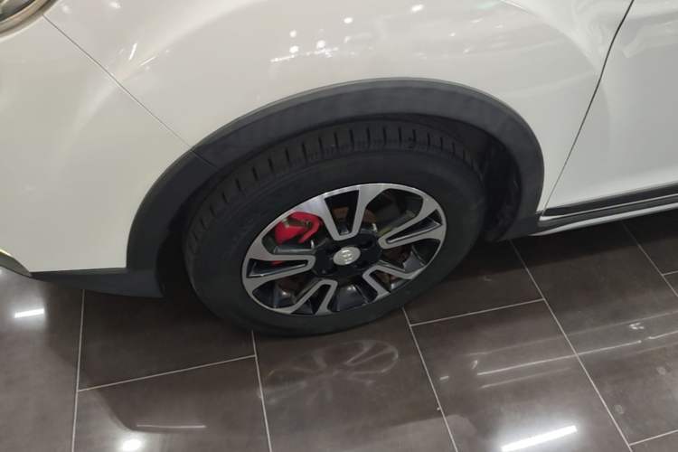 Used Geely Auto Vision X3 2017 1.5L Automatic Luxury Model Left Front Wheel Hub
