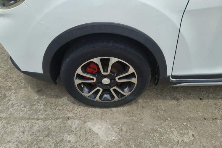Used Geely Auto Vision X3 2017 1.5L Automatic Luxury Model Left Front Wheel Hub