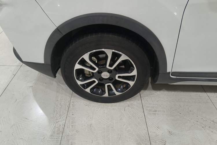 Used Geely Auto Vision X3 2017 1.5L Automatic Elite Model Left Front Wheel Hub