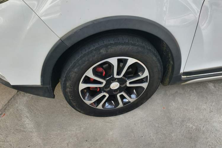 Used Geely Auto Vision X3 2017 1.5L Automatic Luxury Model Left Front Wheel Hub