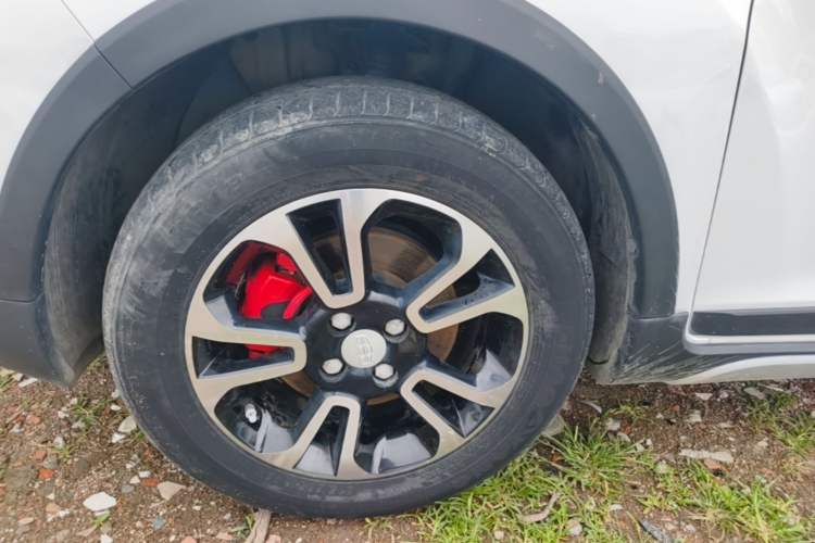Used Geely Auto Vision X3 2017 1.5L Automatic Luxury Model Left Front Wheel Hub