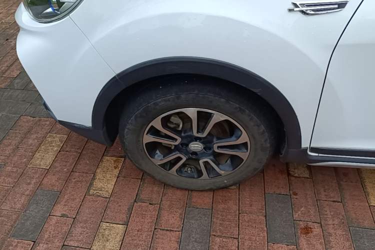 Used Geely Auto Vision X3 2017 1.5L Automatic Elite Model Left Front Wheel Hub