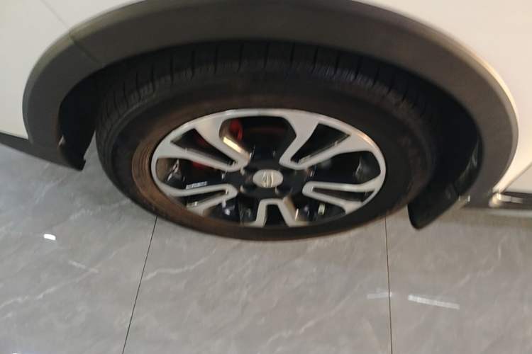 Used Geely Auto Vision X3 2017 1.5L Automatic Luxury Model Left Front Wheel Hub