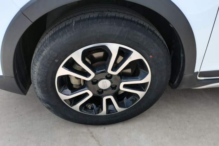 Used Geely Auto Vision X3 2017 1.5L Automatic Elite Model Left Front Wheel Hub