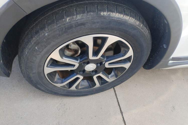 Used Geely Auto Vision X3 2017 1.5L Automatic Elite Model Left Front Wheel Hub