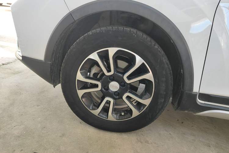 Used Geely Auto Vision X3 2017 1.5L Automatic Elite Model Left Front Wheel Hub