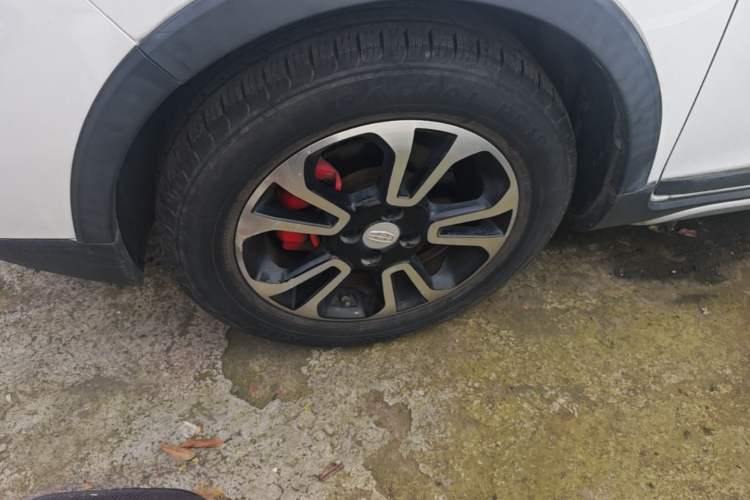 Used Geely Auto Vision X3 2017 1.5L Automatic Luxury Model Left Front Wheel Hub