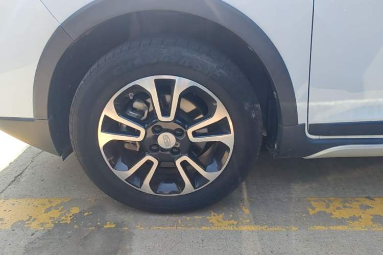 Used Geely Auto Vision X3 2017 1.5L Manual Elite Model Left Front Wheel Hub
