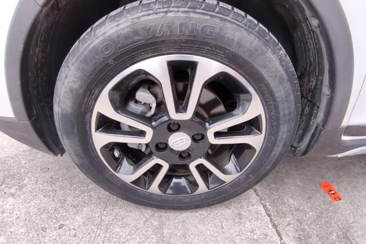 Used Geely Auto Vision X3 2017 1.5L Automatic Elite Model Left Front Wheel Hub