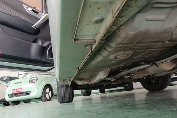 Used Geely Auto Vision X3 2017 1.5L Automatic Elite Model Left Side Sill