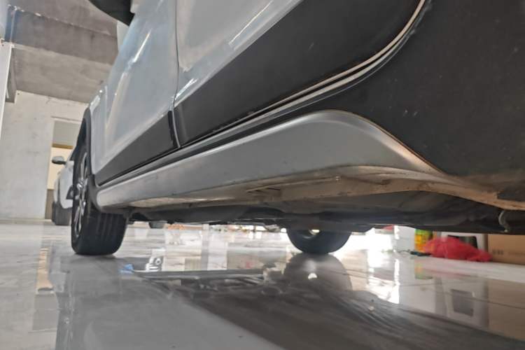 Used Geely Auto Vision X3 2017 1.5L Automatic Elite Model Left Side Sill
