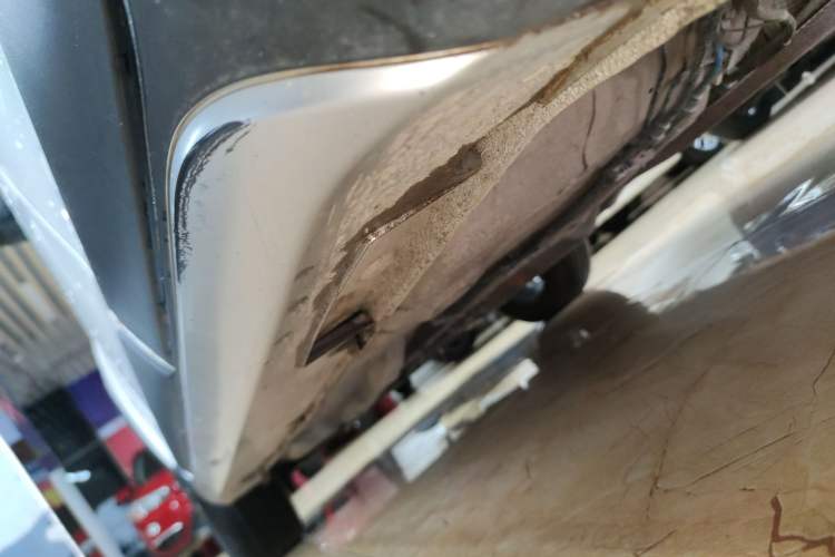 Used Geely Auto Vision X3 2017 1.5L Automatic Elite Model Left Side Sill