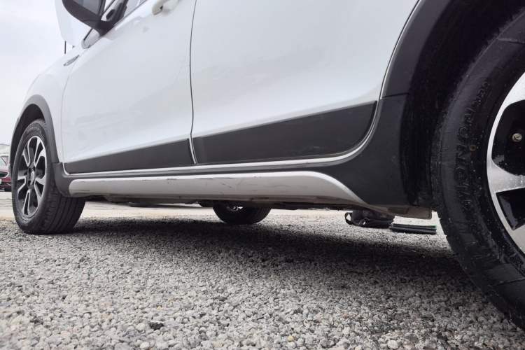 Used Geely Auto Vision X3 2017 1.5L Automatic Elite Model Left Side Sill