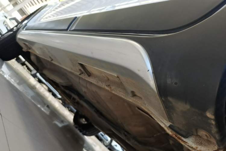 Used Geely Auto Vision X3 2017 1.5L Automatic Elite Model Left Side Sill