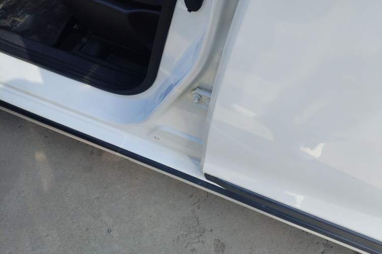 Used Geely Auto Vision X3 2017 1.5L Automatic Elite Model Left Side Sill