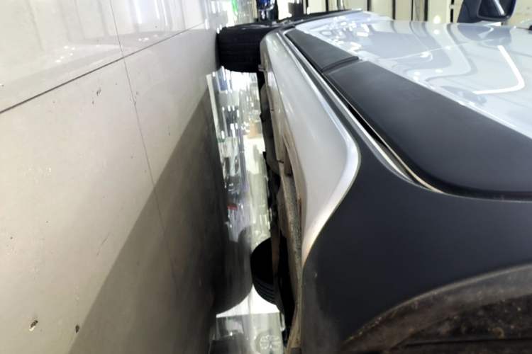 Used Geely Auto Vision X3 2017 1.5L Automatic Elite Model Left Side Sill