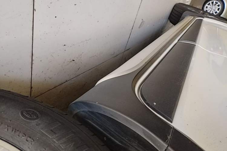 Used Geely Auto Vision X3 2017 1.5L Automatic Elite Model Left Side Sill