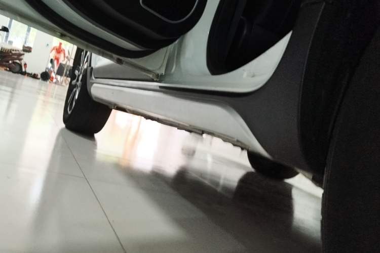 Used Geely Auto Vision X3 2017 1.5L Automatic Elite Model Left Side Sill