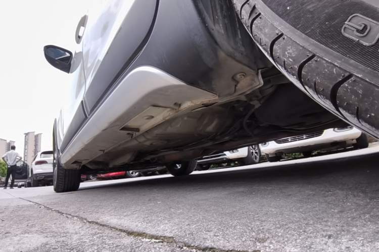 Used Geely Auto Vision X3 2017 1.5L Automatic Elite Model Left Side Sill
