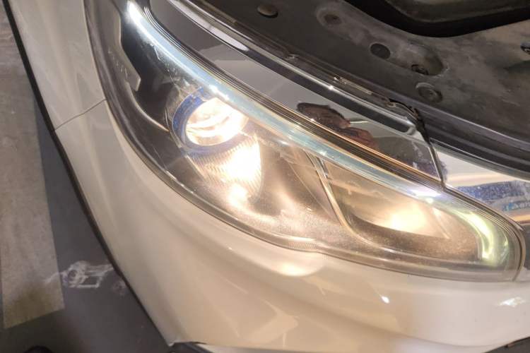 Used Geely Auto Vision X3 2017 1.5L Automatic Elite Model Right Front Headlight