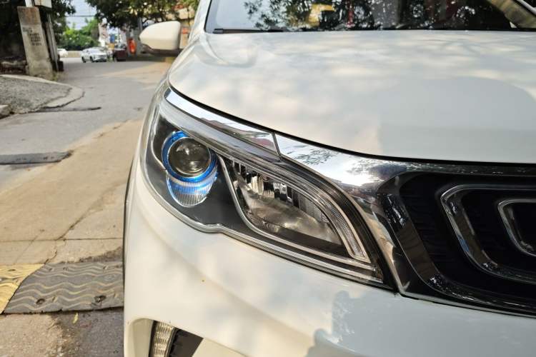 Used Geely Auto Vision X3 2017 1.5L Automatic Elite Model Right Front Headlight