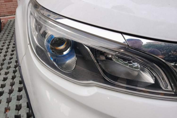 Used Geely Auto Vision X3 2017 1.5L Manual Elite Model Right Front Headlight