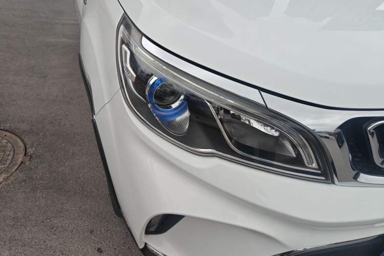 Used Geely Auto Vision X3 2017 1.5L Manual Luxury Model Right Front Headlight