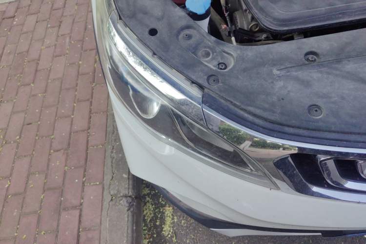 Used Geely Auto Vision X3 2017 1.5L Automatic Elite Model Right Front Headlight